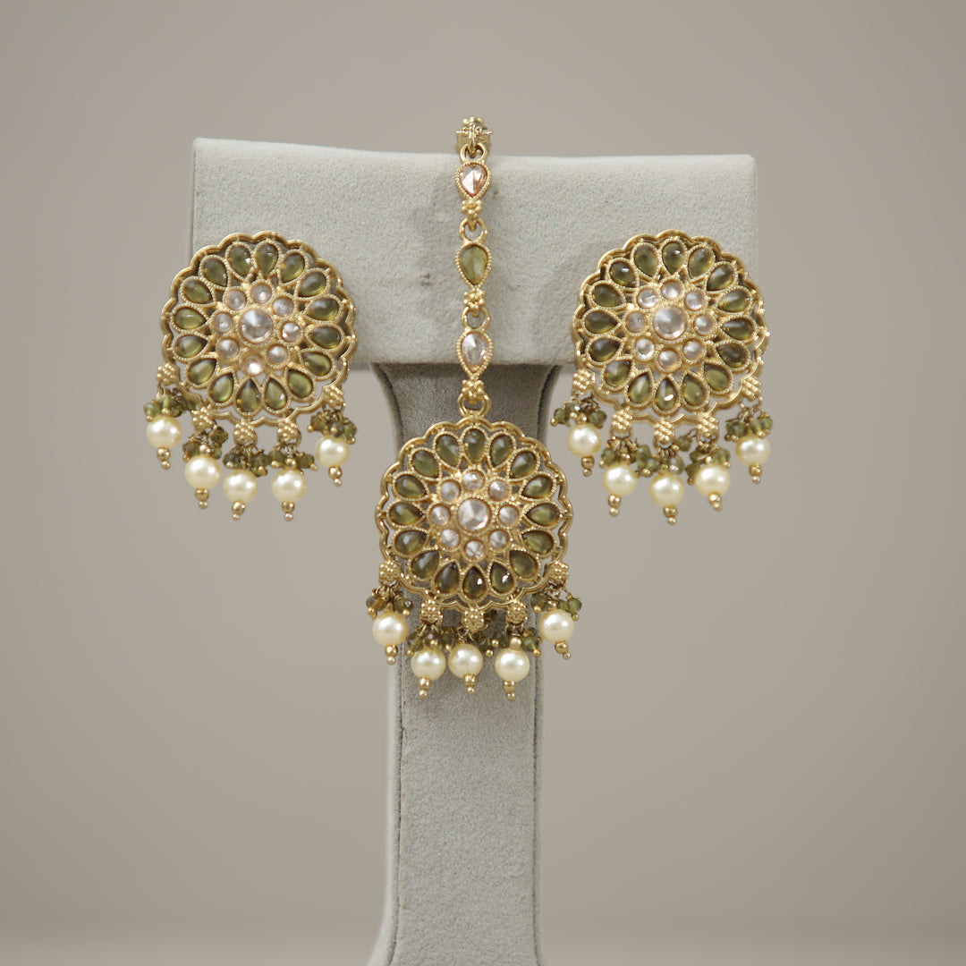 Neha Polki Earrings And Tikka