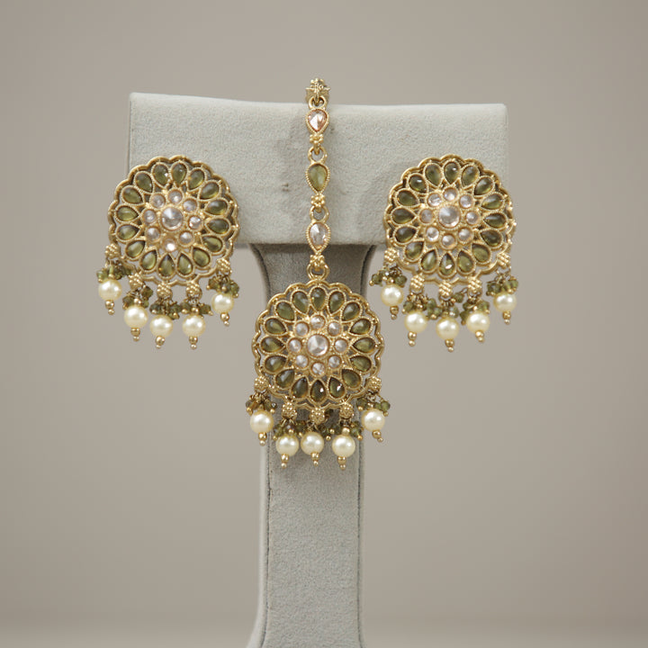 Neha Polki Earrings And Tikka