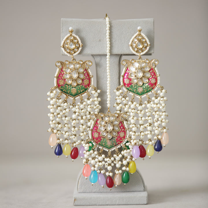 Anaisha Kundan Earrings With Tikka