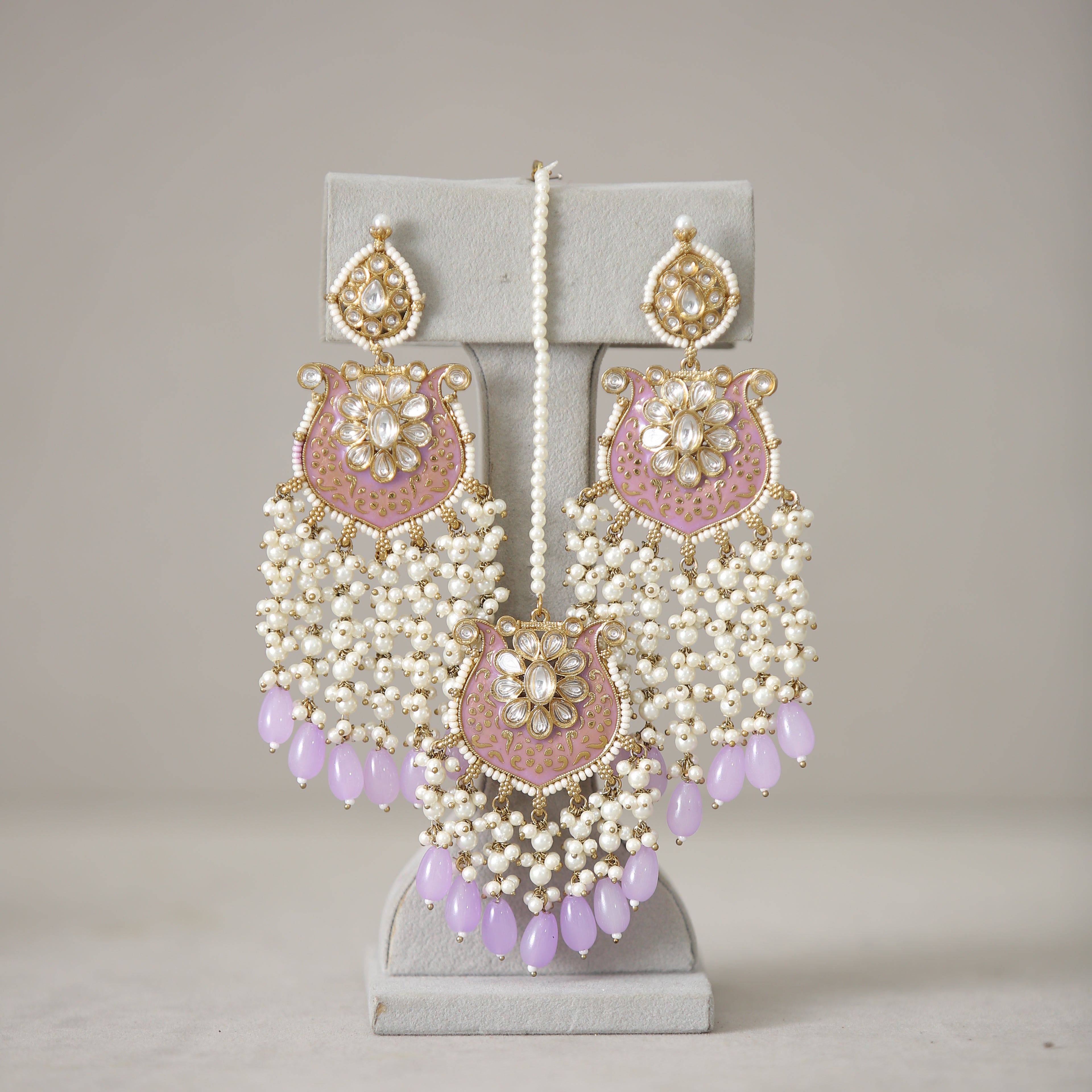 Anaisha Kundan Earrings With Tikka
