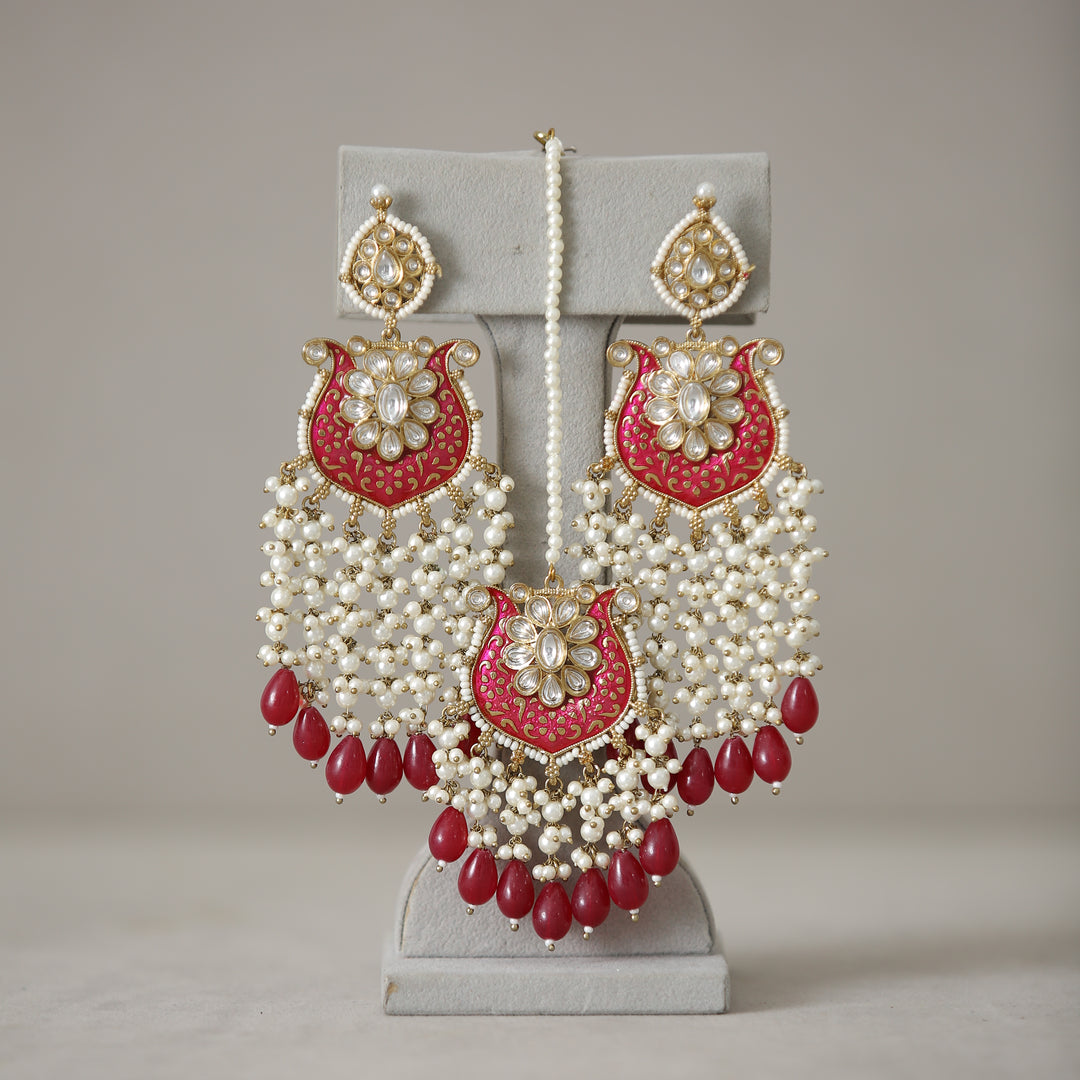 Anaisha Kundan Earrings With Tikka