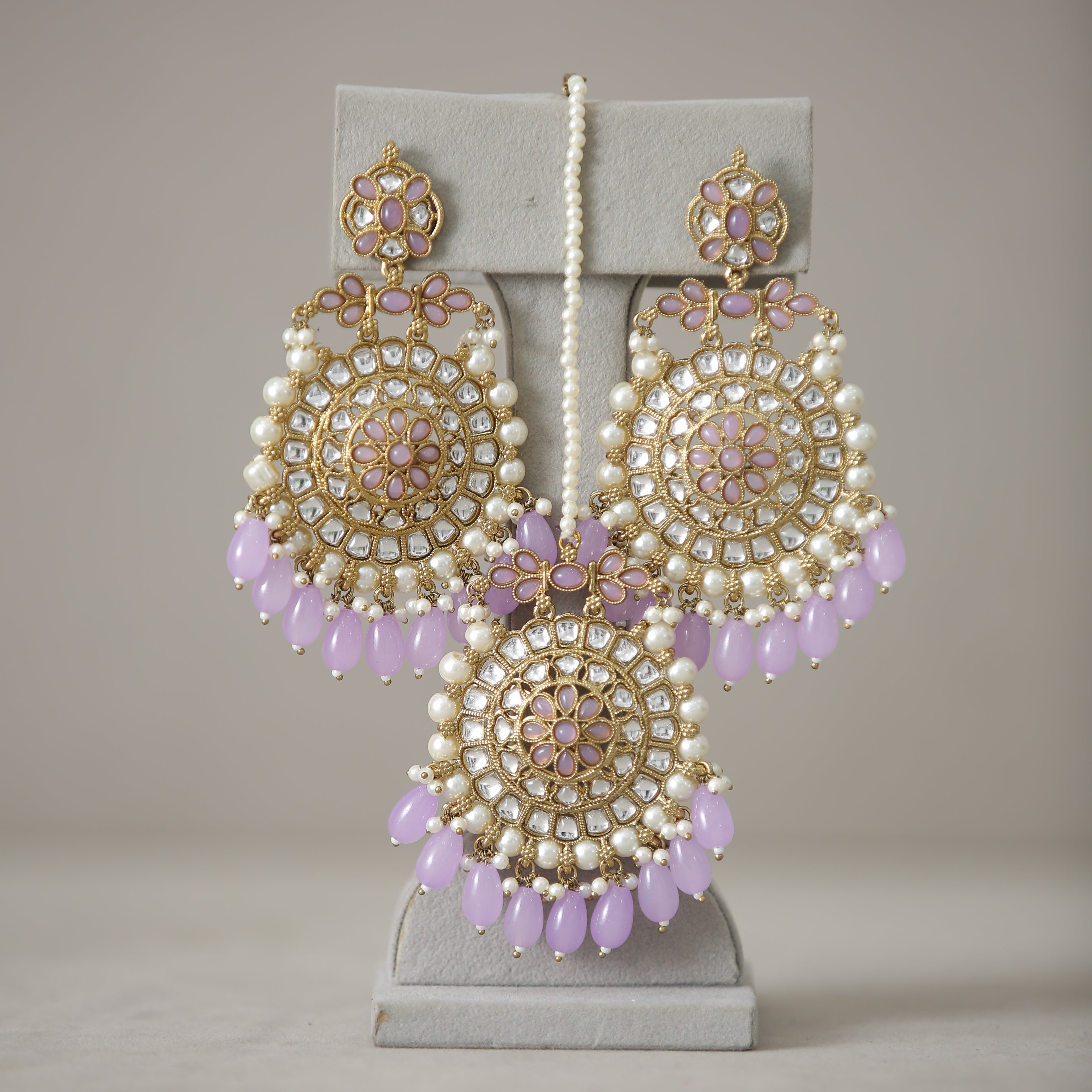 Geetika Kundan Earrings With Tikka