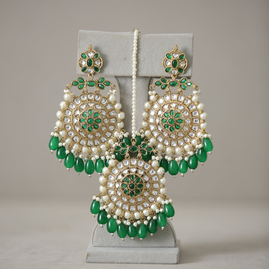 Geetika Kundan Earrings With Tikka