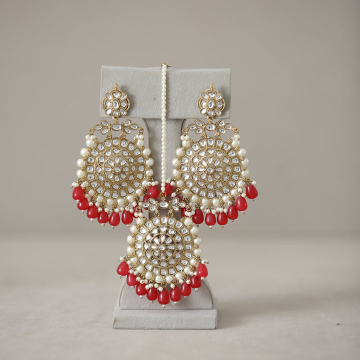 Geetika Kundan Earrings With Tikka