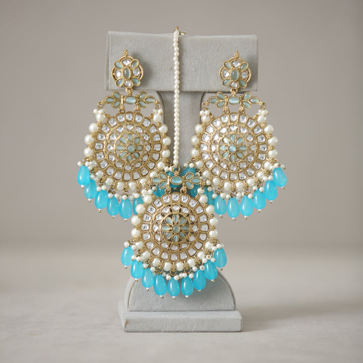 Geetika Kundan Earrings With Tikka