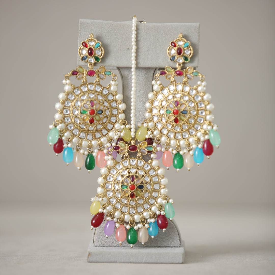 Geetika Kundan Earrings With Tikka