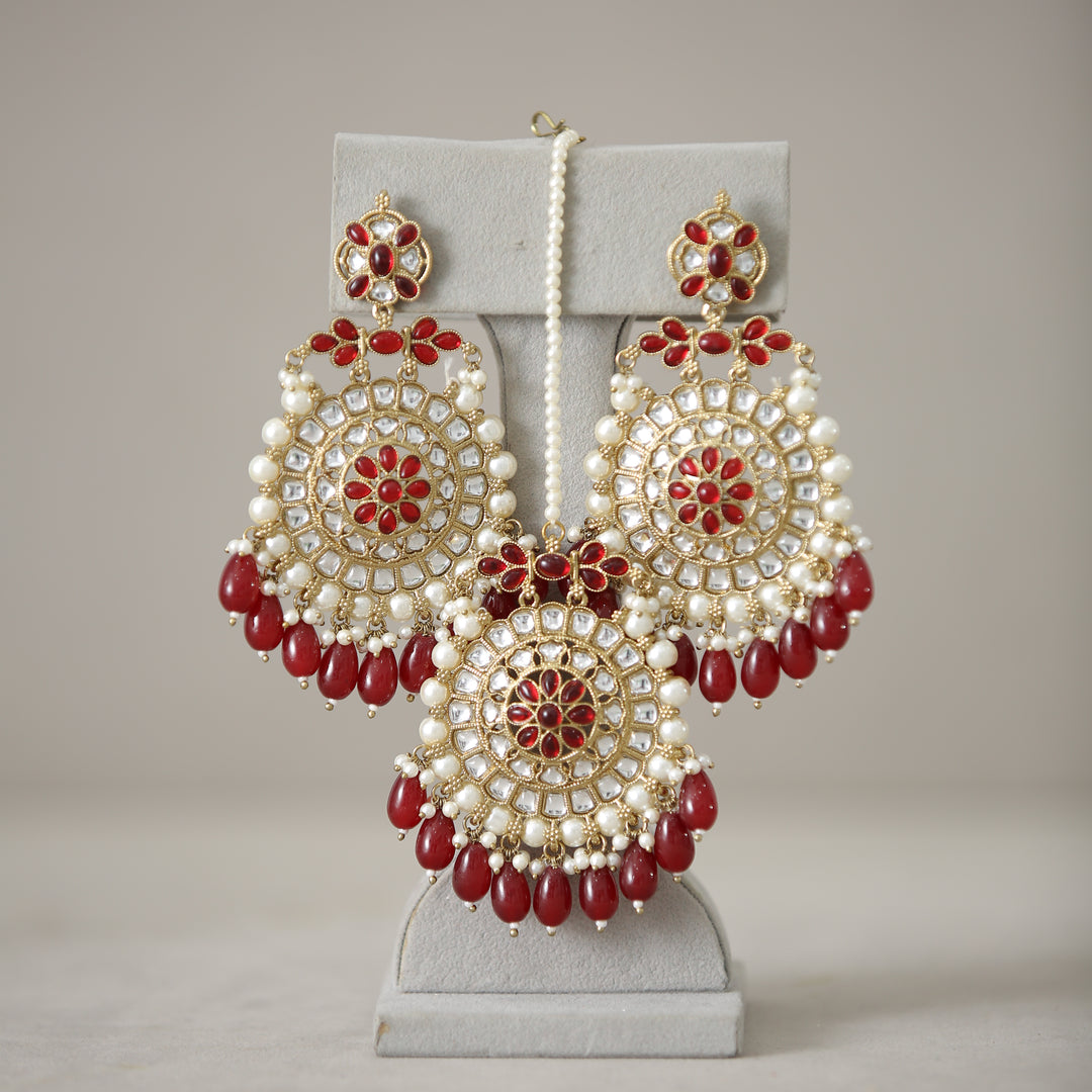 Geetika Kundan Earrings With Tikka