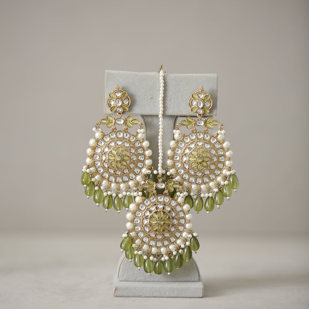 Geetika Kundan Earrings With Tikka