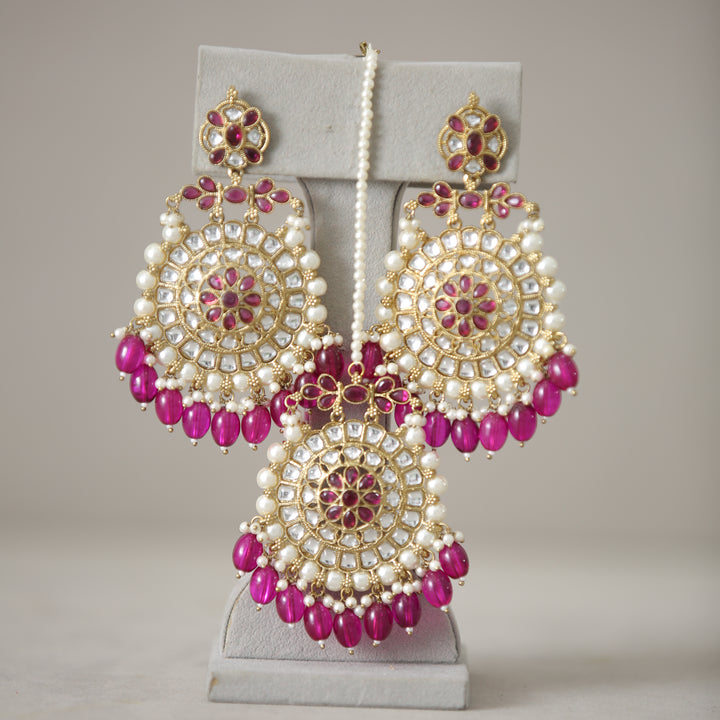 Geetika Kundan Earrings With Tikka