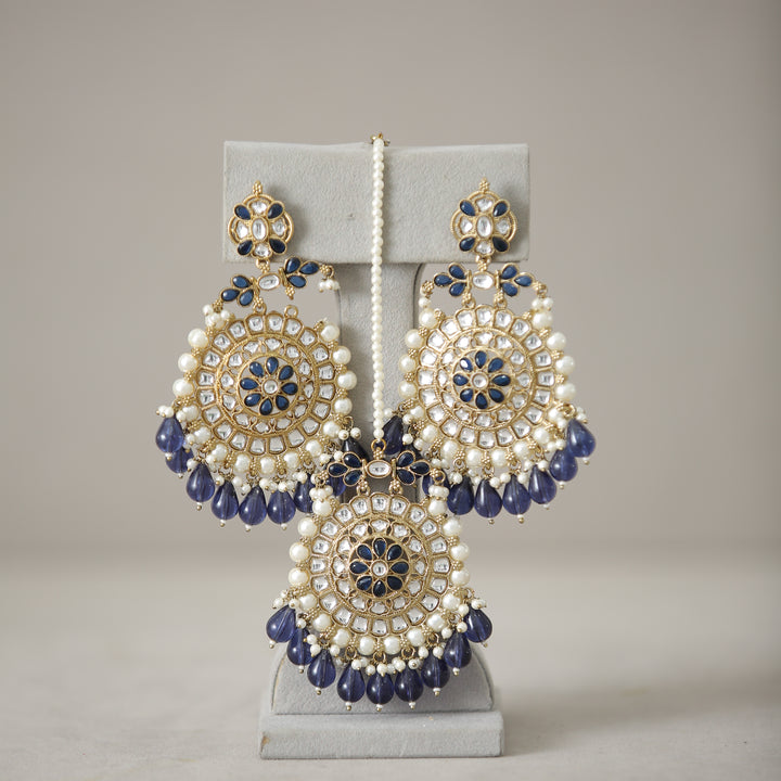 Geetika Kundan Earrings With Tikka