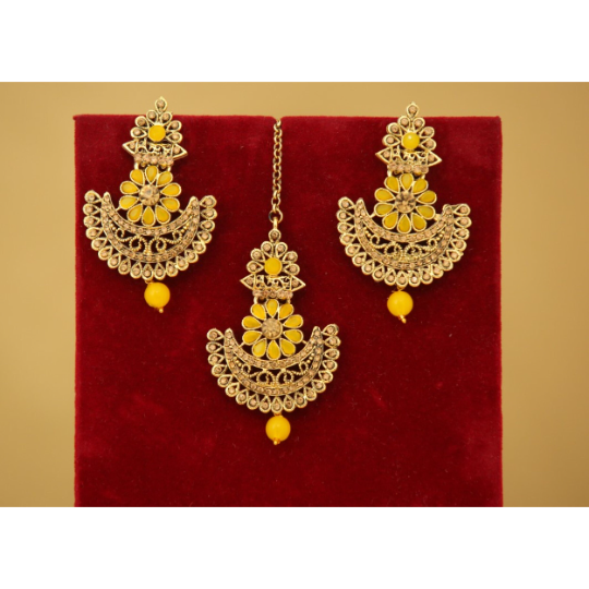 Bindhiya Earrings with Tikka