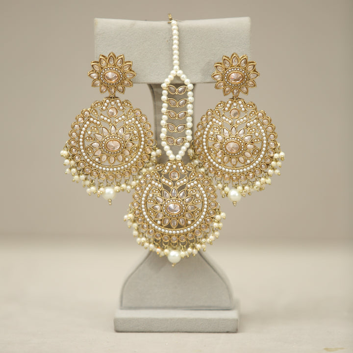 Divy Polki Earrings With Tikka