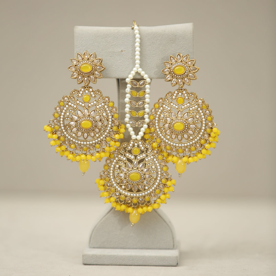 Divy Polki Earrings With Tikka