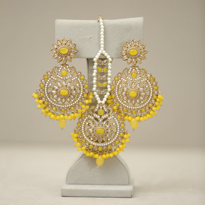 Divy Polki Earrings With Tikka